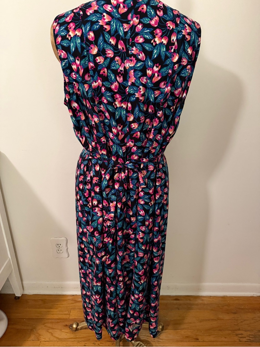 Vintage 80’s Sleeveless Navy Floral Dress with Pink Accents 2x - Picture 4 of 9